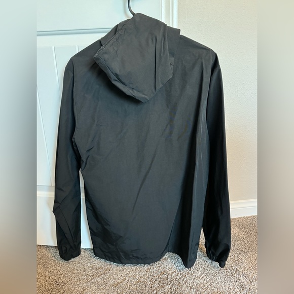 Independent Men’s Button-Down Wind Breaker (MEDIUM) - Picture 3 of 5